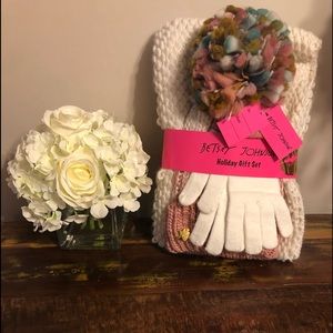 Betsey Johnson Scarf Gift Set